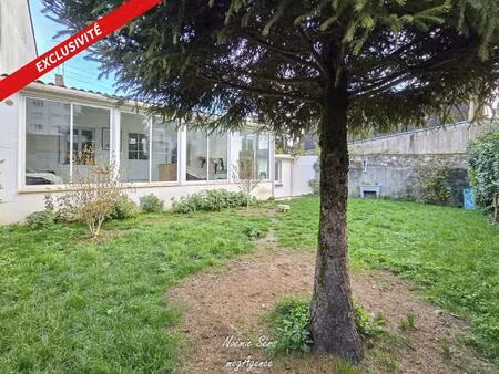 maison rénovée centre-ville 92 m² véranda jardin