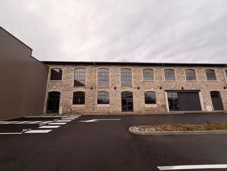 magnifique plateau à vendre sur chaponost (69)  d'une surface de 192 m² au sein de la zone