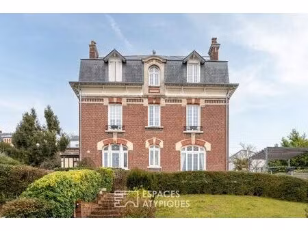 demeure de maître aux volumes d'exception avec dépendance