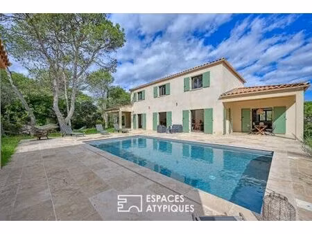 bastide contemporaine avec piscine et tiny house au coeur de la nature