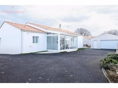 pornic - maison de plain pied - 117m2 - deux garages - terrain de 731m2