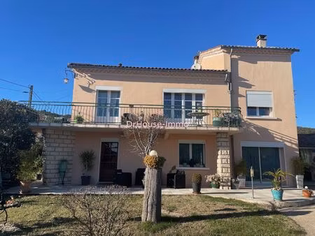 ravissante maison de 7 pièces avec piscine et jardin à saint-privat-des-vieux
