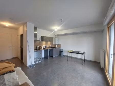 location appartement 1 pièce 27 m² à lyon 9 (69009)