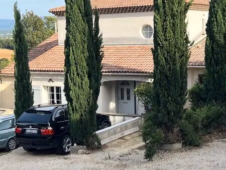 belle maison dans quartier calme