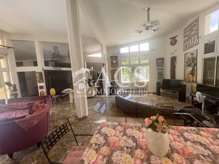 villa d'architecte atypique  idéale pour une grande famille