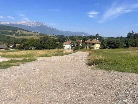 terrain 760 m² jarrie