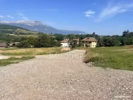 terrain 760 m² jarrie