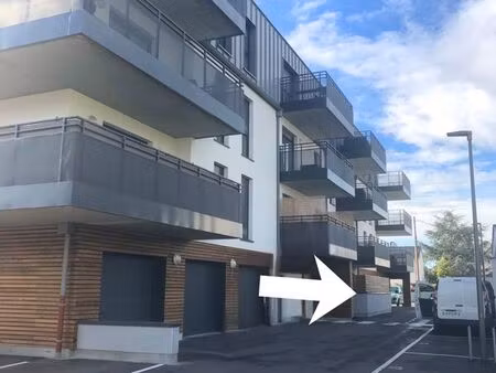 t2 meublé récent 40.32m² – terrasse 11 64 m² – parking sécurisé – dpe a