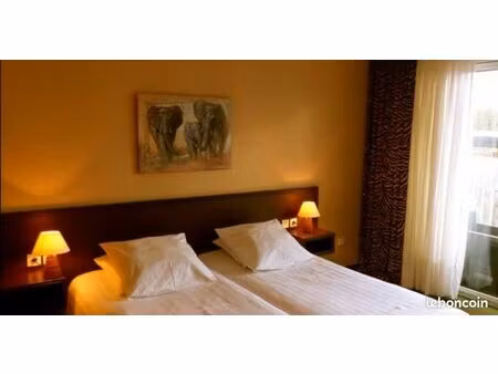 dans résidence loue studio meublé