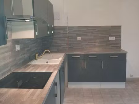 t2 de 40 m² au 2e étage en plein centre-ville