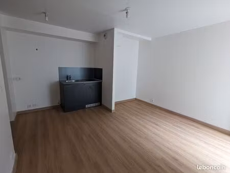 villejuif - studio très bon état avec terrasse et parking sécurisé