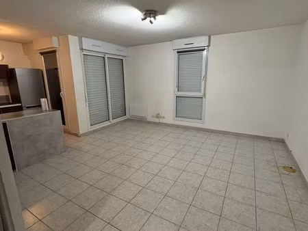 loue t2 meublé 48 m2 + garage port ariane