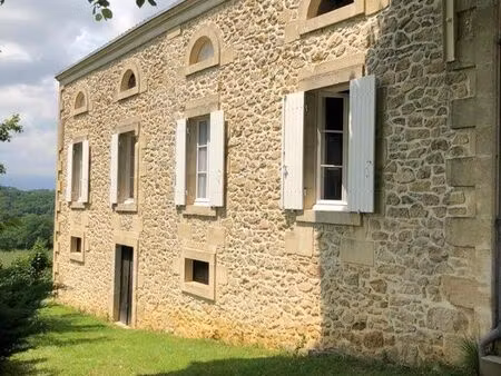 maison de bourg f2 jardin  terrasse et parking