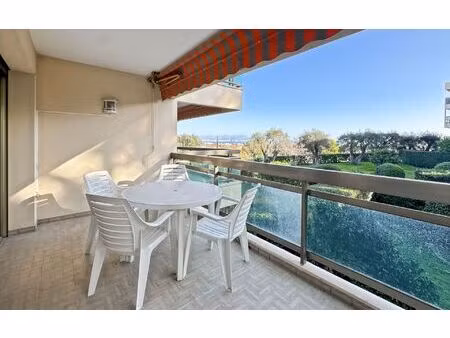 location appartement  m² t-1 à antibes  780 €