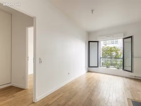 appartement 2 pièces de 47m2 situé à 5 min à pied de la gare de bécon