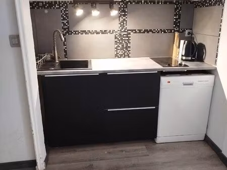 location t2 sur le port de toulon avec dépendance