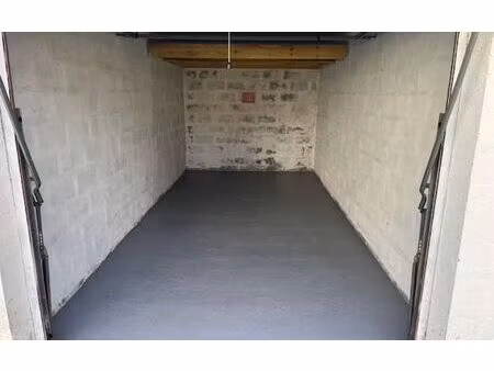 location stationnement  m² t- à la rochelle  145 €