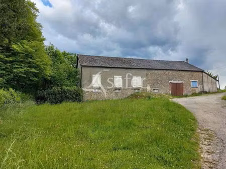 ensemble bâti avec 7600 m² de terrain attenant