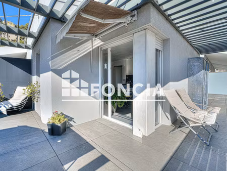 nice - 3 pièces  dernier étage  vaste terrasse. double stationnement privé