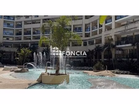 cannes la bocca - face au plage et la mer - piscine - commerces -