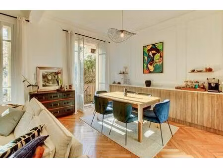 appartement coup de coeur - bourgeois superbement rénové  2 chambres  cuisine semi-ouverte