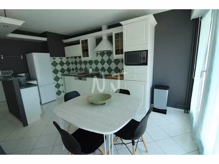 location meublée appartement 4 pièces 78.7 m² à angers (49000)  370 €