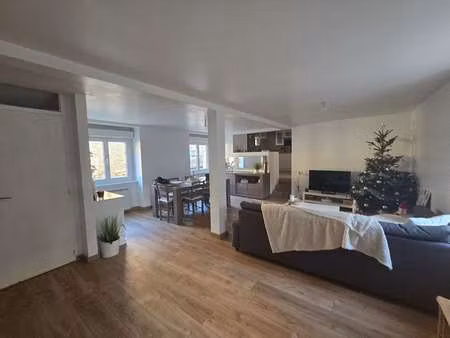 location maison meublé à saint-carreuc (22150) : à louer meublé / 90m² saint-carreuc