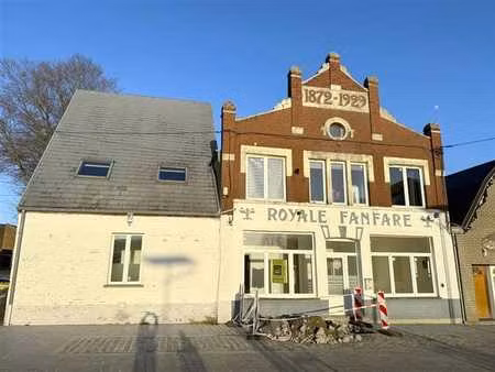 bâtiment de rapport comprenant 3 logements + rez commercial