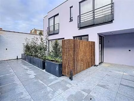 cottages : belle maison mitoyenne + terrasses + jardin