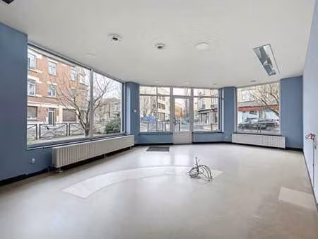 jette: bureau avec garage et cour