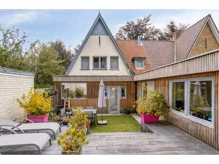 des locaux commerciaux polyvalents avec une maison !