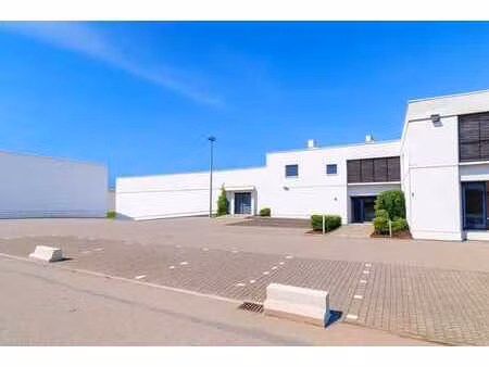 entrepôt + bureaux + atelier + terrain pour extension