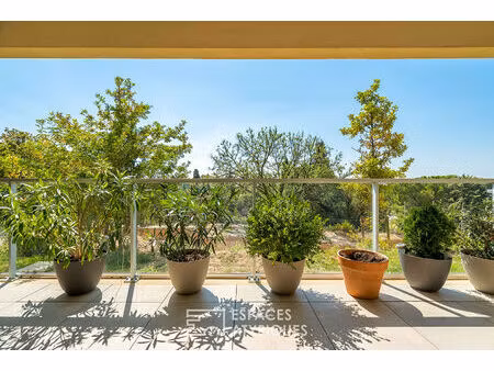 appartement contemporain avec vue extérieur au calme