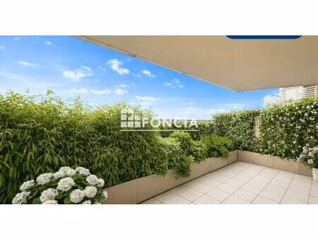 à deux pas des remparts et du campus universitaire appartement spacieux de 3 chambres