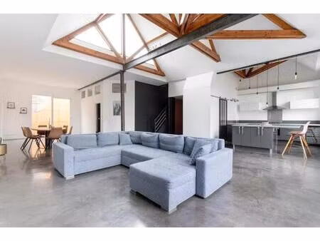 appartement loft 3 pièces de 130 m² à tourcoing