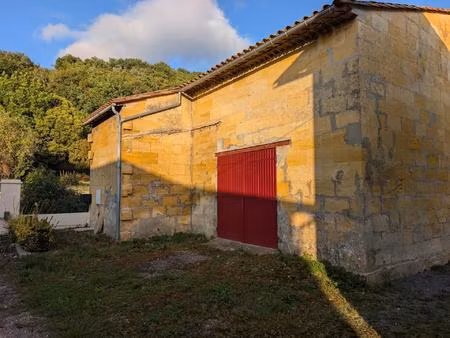 local fermé - 50 m²