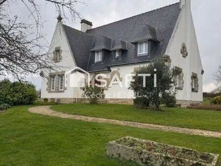 venez découvrir cette charmante néo-bretonne au volume généreux.