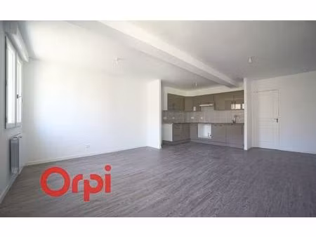 location appartement  m² t-3 à bernay  780 €