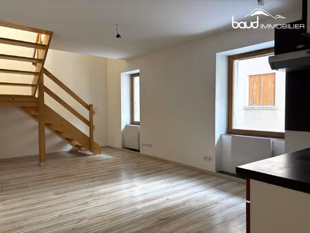 charmant t2 en duplex à louer au coeur du village de villard-de
