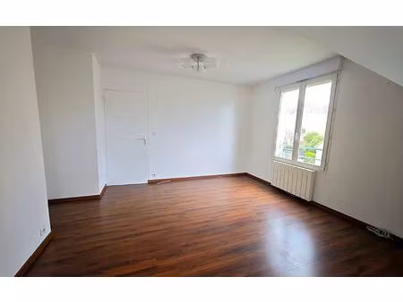 location appartement  m² t-3 à épône  850 €