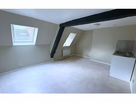 location appartement  m² t-2 à la fère  390 €