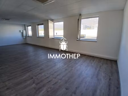 bureaux à louer 221m2 divisibles 116m2  48m2 et 40m2