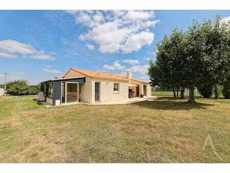 vente maison à montaigu (85600) : à vendre / 123m² montaigu