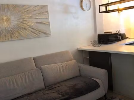 location studio meublé