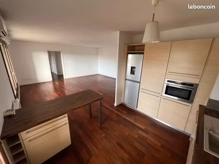 t3 70 m2 avec terrasse et parking