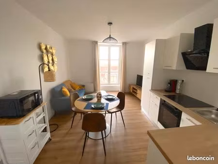 magnifique t2 refait à neuf place charles de gaulle