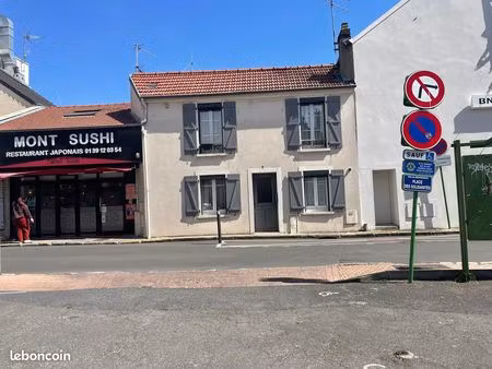 maiso de ville au coeur de monesson village