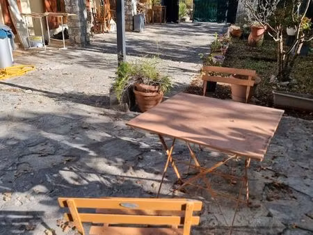 f2  rez de chaussée de villa avec extérieur