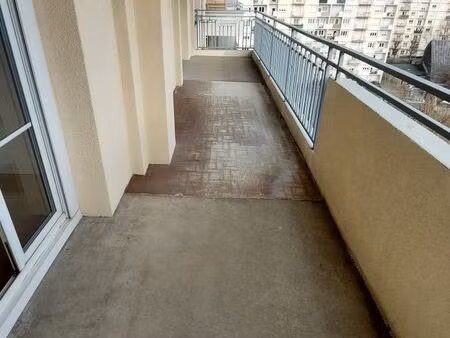 t2 en très bon état dans quartier calme