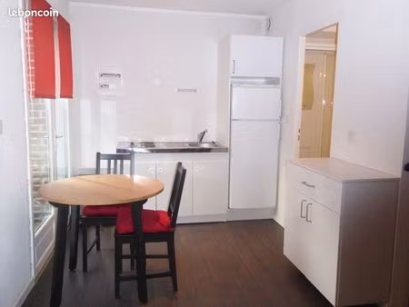 appartement (avec terrasse) en très bon état 31m2 à le maisnil